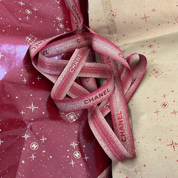 Coco Chanel gift box with wrap and ribbon - Picture 5 of 8